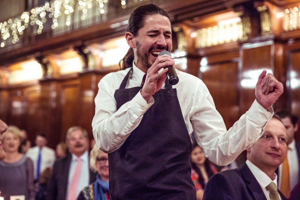 city of london and hertfordshire reportage wedding photographer, Merchant Taylors Hall the singing waiters