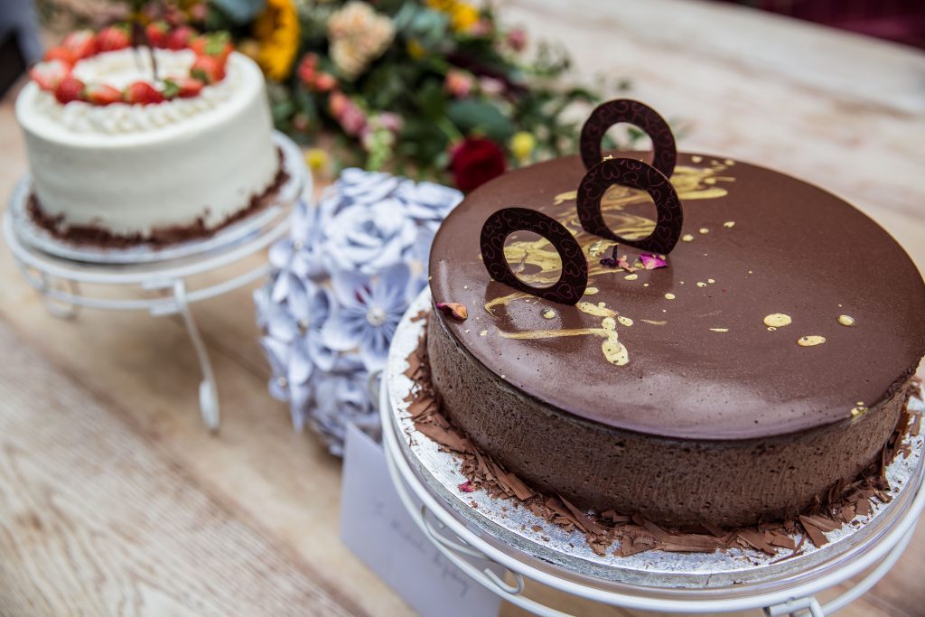 cake, Cambridgeshire wedding photographer, covid wedding, Red Lion Whittlesford, Reportage wedding photographer