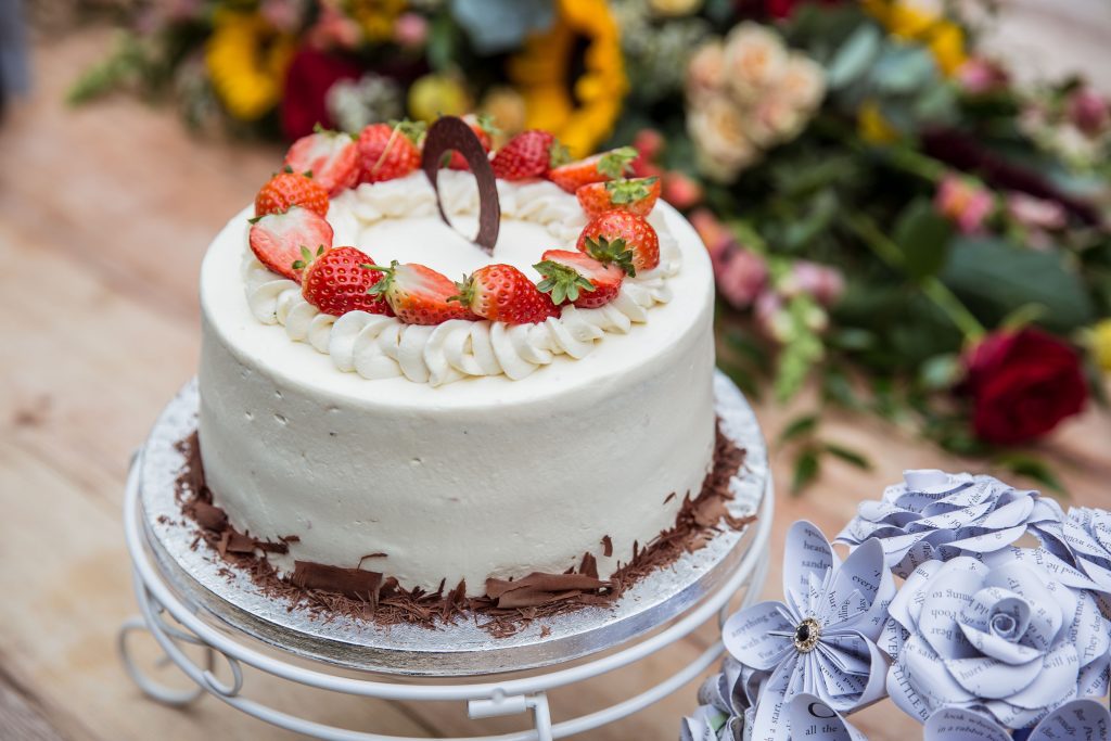 cake, bride Cambridgeshire wedding photographer, covid wedding, Red Lion Whittlesford, Reportage wedding photographer