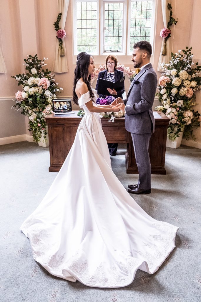 bride and groom chestnut registry office, hertfordshire wedding photographer