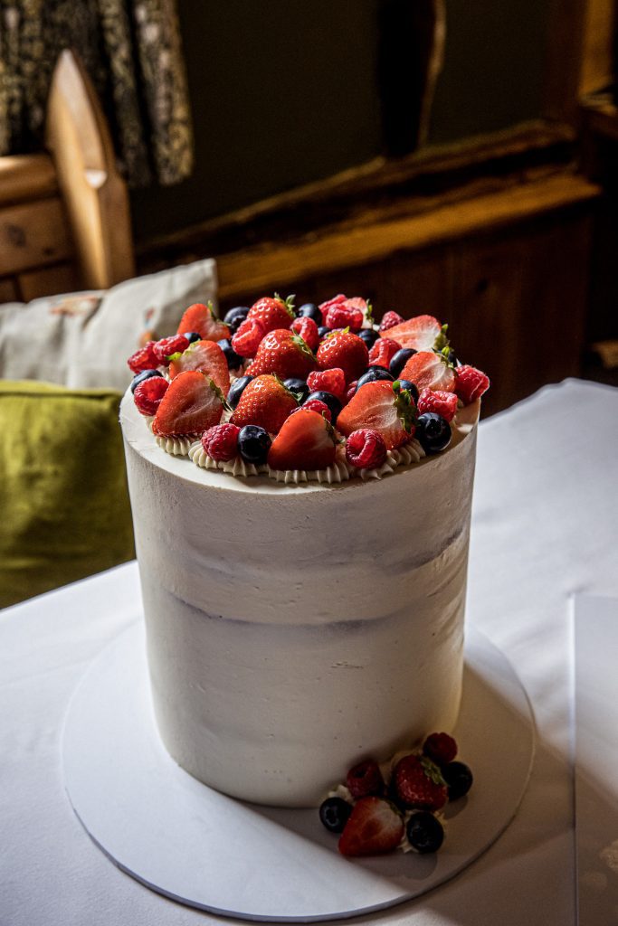 wedding cake at a Hertfordshire pub wedding